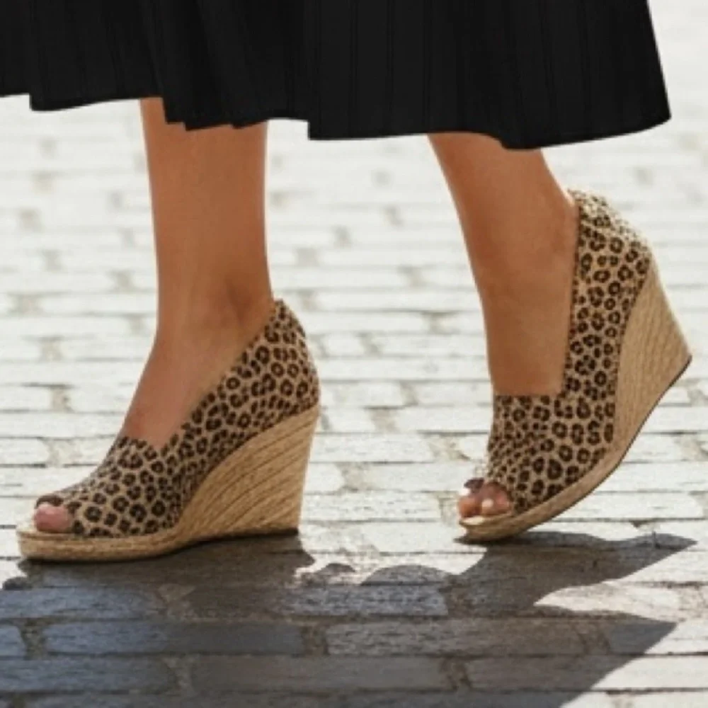 TOMS Michelle Leopard Print Espadrille Wedge Heels Peep Toe Sandal Size 7 NWOB